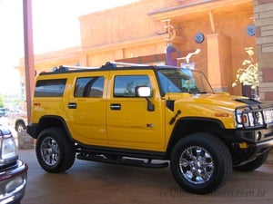 Hummer Amarela