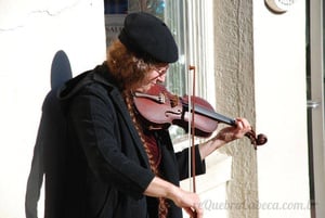 Senhora Tocando Violino